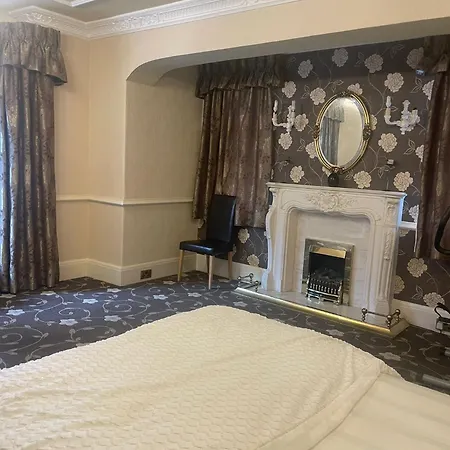 Bed & Breakfast Double Bedroom In A Shared House Manchester