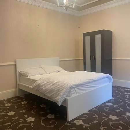 Double Bedroom In A Shared House Manchester
