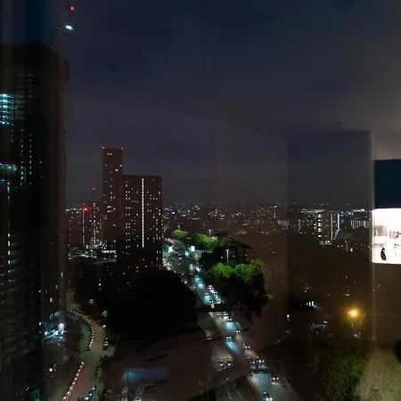 Modern 2 Bed Penthouse With Stunning Views In Center