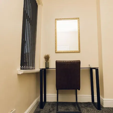 2 Beds Suburb Nestled Nook * マンチェスター