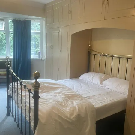 Double Bedroom In A Shared House * Manchester