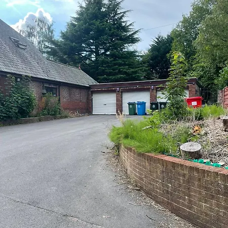 Double Bedroom In A Shared House Bed & Breakfast *