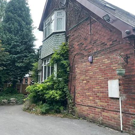 Bed & Breakfast Double Bedroom In A Shared House
