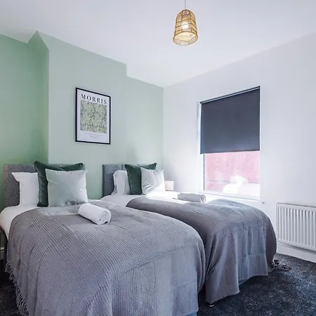 Дом отдыха Stylish 3 Bedroom - Free Parking, Smart Tv, Sleeps 8 *