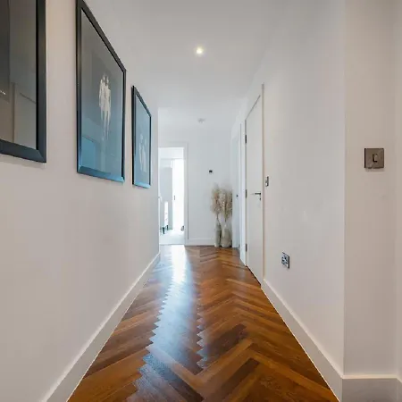 Exceptional Two Bedroom Of The South Tower Manchester