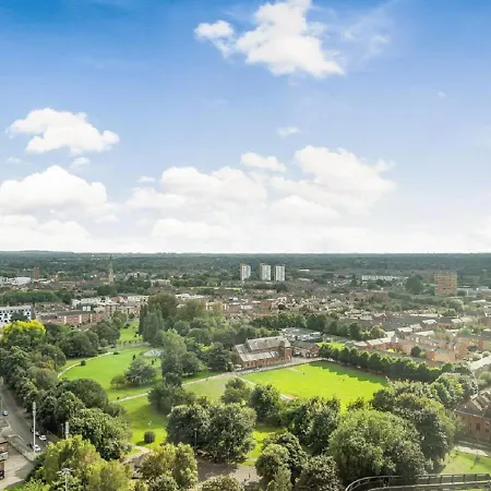 Casa de Férias Exceptional Two Bedroom Of The South Tower Manchester