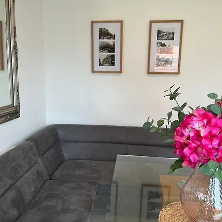 3br-sleeps 6 -walk To Etihad & Ao Arena *