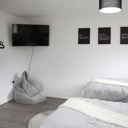 Group Sleeps 7 Contractors And Family מנצ'סטר
