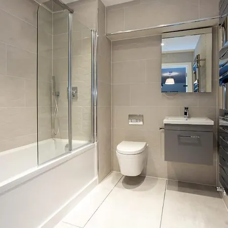 Apartment Spacious 2 Bedroom Centre *