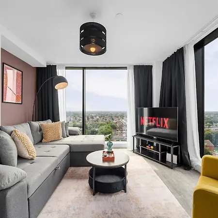 2 Bed Old Trafford Flat Skyline Views Manchester