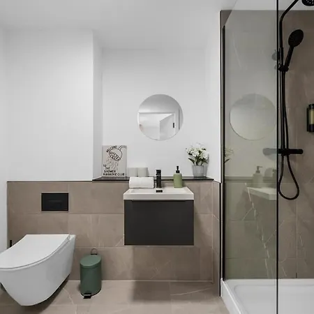 Skyline Old Trafford Flat By Superhost