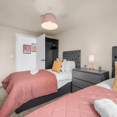 2 Bed Old Trafford Flat Skyline Views * Manchester
