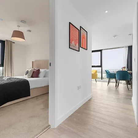 2 Bed Old Trafford Flat Skyline Views Apartment