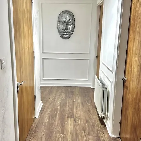 Spacious, Smart Near Centre And Coop Arena Free Parking