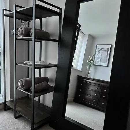 Spacious, Smart Near Centre And Coop Arena Free Parking * Μάντσεστερ