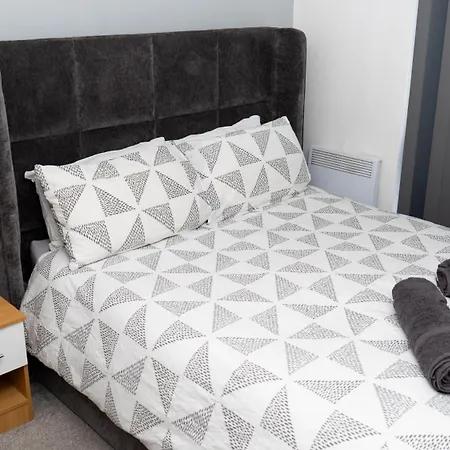 Elegant 1-bed By Victoria Stn & Ao Arena-sleeps 4 * Manchester