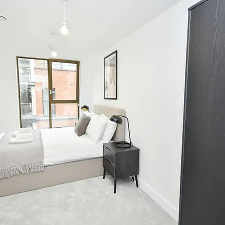 Modern 1 Bed Flat In W Balcony דירה *