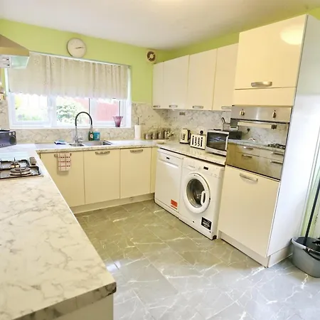 Base For 4 Bed-garden-free Parking - Pass The Keys *
