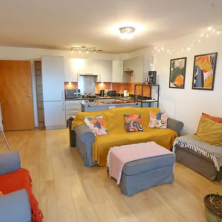 Cosy Mins Away To Man Etihad Arena - Pass The Keys *