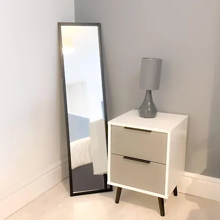 5bdr | Tram Access|free St Parking Manchester