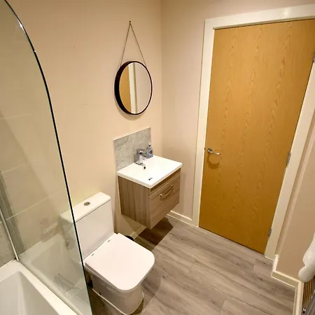 Sandringham Ground Floor Dbl Bed & Parking Daire Manchester