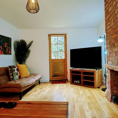Detached House With Gated Parking In Whalley Range, Near Centre Villa Manchester