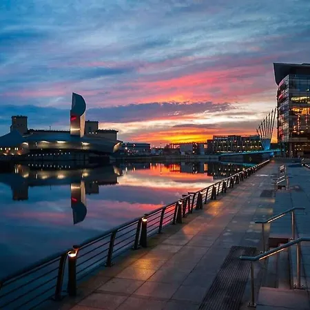 View - Free Parking - Sleeps 6 - Near Centre - By Nmb Mánchester