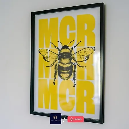 Large 2 Bedroom With Balcony By Host A Appartamento *