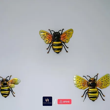 Large 2 Bedroom With Balcony By Host A * Manchester