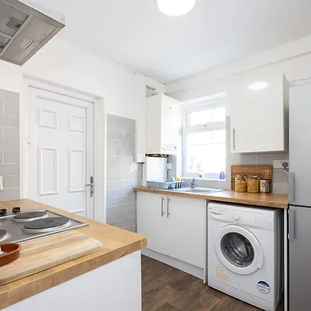 Winslow House- Close To Coop Etihad & Free Parking *