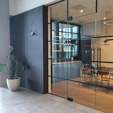 Penthouse-like With & Waterfront Views In Old Trafford With 500mbps Internet And Netflix Apartment *