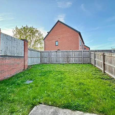 Vakantiehuis S Veranda - Near Lidl & Bus -4 Bed 6 Sleep