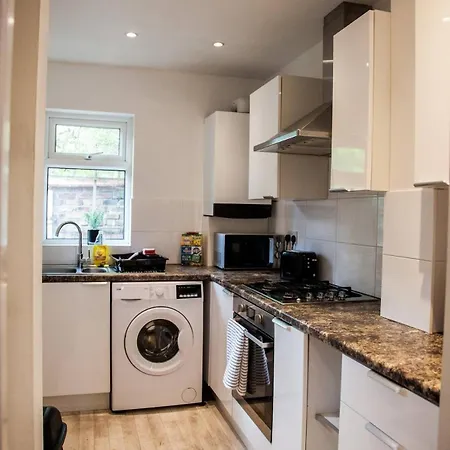 3br House Contractor Hospital Uni בית נופש מנצ'סטר