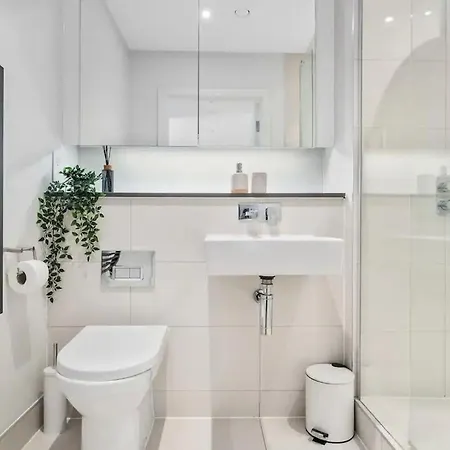 Apartment Sleeps 5 In Prime Spot Amenities Walking Distance, Business Long-term Travel, Contractor Friendly Manchester