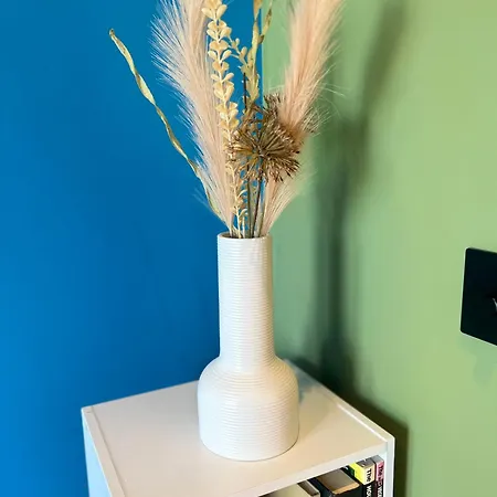 아파트 Spacious - Parking - Next To Ao Arena - Local Attraction & Transport Links