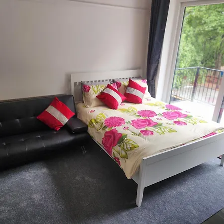 Casa de Férias Charming Tudor White House Free Wifi Manchester