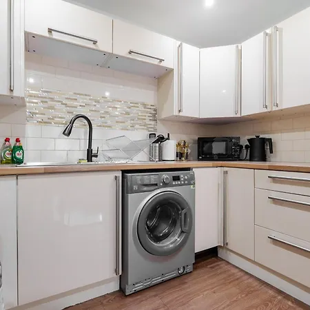 Stylish 2Br Flat - Walk To Old Trafford - Free Parking Апартаменты