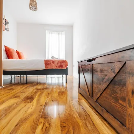 Stylish 2br Flat - Walk To Old Trafford - Free Parking Manchester