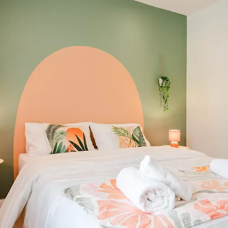 Bright 4br With Garden With Free Parking And Sleeps Up To 9 Apartment