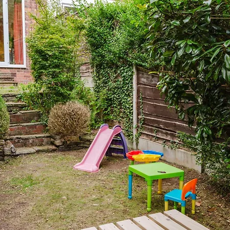 Bright 4br With Garden With Free Parking And Sleeps Up To 9 Manchester
