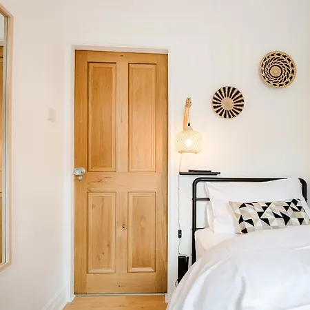 Lägenhet Bright 4br With Garden With Free Parking And Sleeps Up To 9 Manchester
