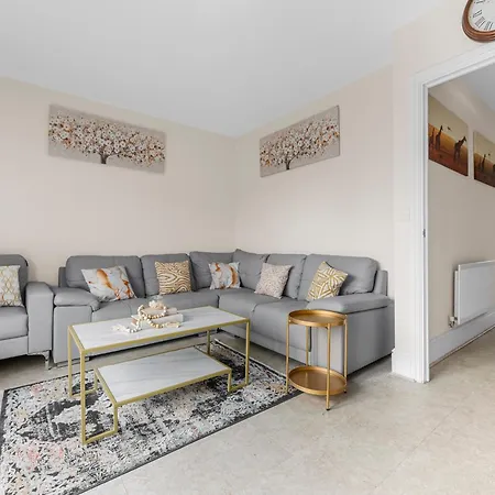 4 Bedroom House In מנצ'סטר