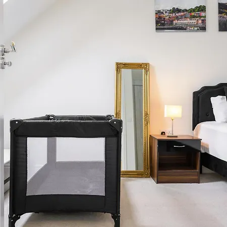 דירה 4 Bedroom House In *