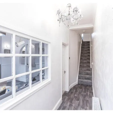 Modern 3bd House - Free Parking - Fast Wifi * マンチェスター