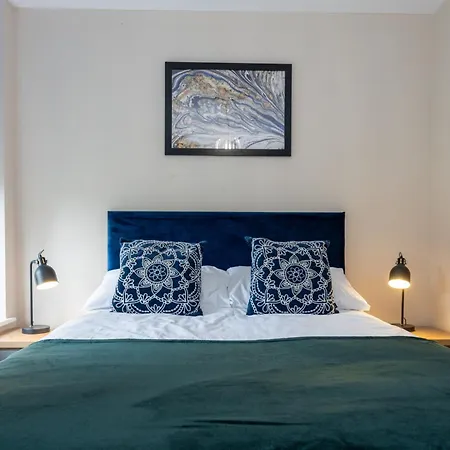 Manchester - 1 Bed Apartment - Free Parking - Fast Wi Fi By Av Hughes Properties