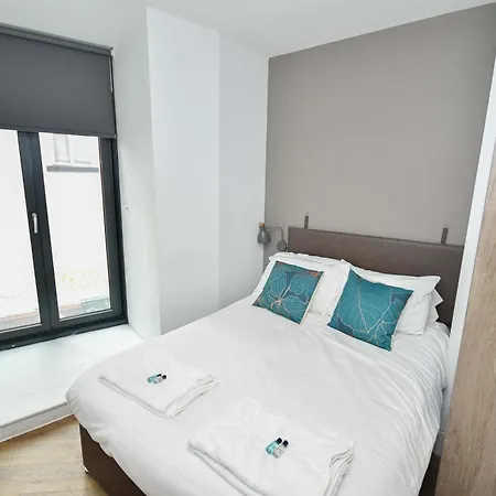 Spacious 2bed Flat W Security Apartmán *