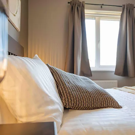 S Veranda - Near Lidl & Bus -4 Bed 6 Sleep Vakantiehuis Manchester