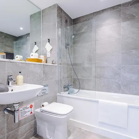 Апартаменты Duplex In Salford, 2br&2ba, Full Kitchen *