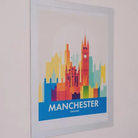 Spacious 3bed In Stretford, Sleeps 6, Parking * Manchester