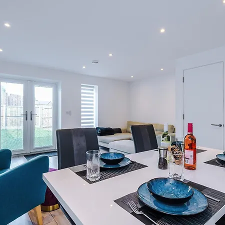 Spacious In Mcr - Free Parking, Ps5 & Superfast Wifi Daire *